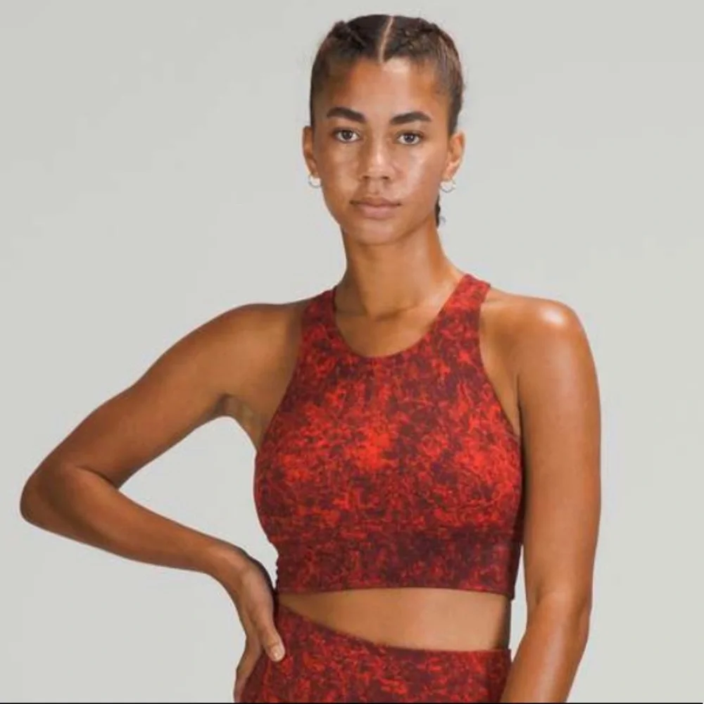 LULULEMON Sz 4 Wunder Train Long Line Med Support Sports Bra Yoga Athleisure $68 - Picture 1 of 12
